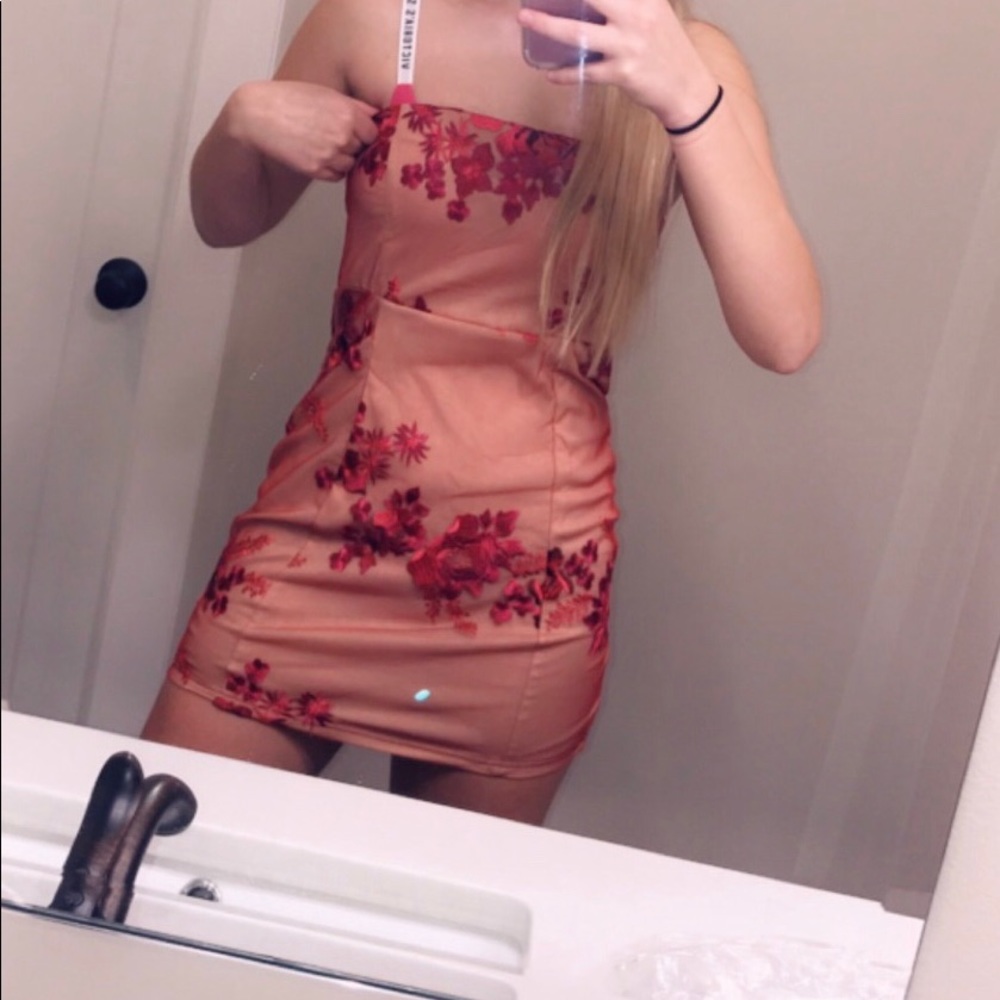 Fuchsia Bandeau Embroidered Lace Bodycon Dress